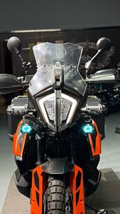 <span class=keywords><strong>KTM</strong></span> 790 ADV d'occasion, premier propriétaire, seulement 5000 km, bien entretenue, avec trois boîtes, éclairage supplémentaire, protège-mains, tout-terrain, aventure. - Product Image 5