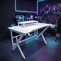 Bureau de jeu blanc avec cadre en K, support pour écran, porte-gobelet et support pour casque, idéal pour les petites salles de jeu
