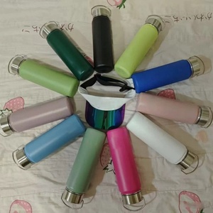 Termo Clásico Simple Portátil Antideslizante de Acero Inoxidable Mate con Aislamiento de 6-12 Horas, Tapa Giratoria y Asa con Estampado de Letras - Product Image 6