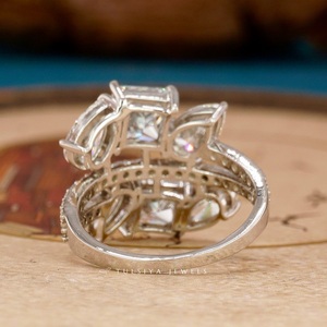 Elegante Anillo de Diamantes de Joyería Fina con Corte Cojín en el Centro y Artesanía Refinada para Regalo de Aniversario - Product Image 3