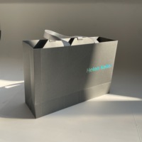 Emballage de vêtements de marque avec logo personnalisé, sac cadeau pour shopping en papier pour bijoux cosmétiques, cadeau shopping laminé imprimé en popularité