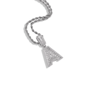 Collar de Moda con Iniciales Árabes, Cadena de Cobre, Nombre Personalizado, 26 Letras Mayúsculas, Collar con Letra de Amor Plateada para Mujeres y Hombres - Product Image 1