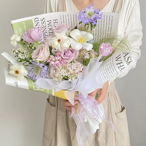 Papier de fond pour bouquet de la Saint-Valentin, style journal anglais illustré, matériel d'emballage - Product Image 3
