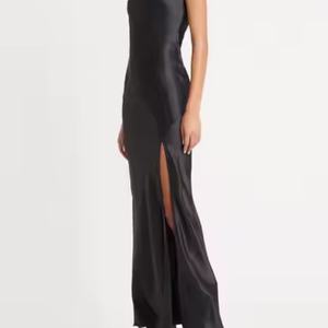 ชุดเดรสฤดูร้อนปี 2025 สำหรับผู้หญิง ผ้าไหม คอวี ตัดเย็บแบบไบแอสคัท ผ่าข้าง ผ้าซาตินเนื้อนุ่ม ชุดเดรสยาวหรูหรา - Product Image 3