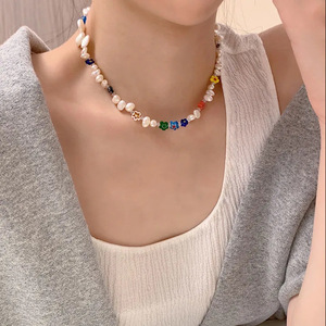 Collier à fleurs mignonnes avec perles imitation et breloques en résine pour un usage quotidien féminin - Product Image 5
