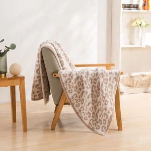 Ma Thuật Màu Xanh Lá Cây Hiện Đại Mềm 100% Polyester Dệt Kim Ném Chăn <span class=keywords><strong>Leopard</strong></span> Ấm Cúng Chăn Tùy Chỉnh Bán Buôn - Product Image 4