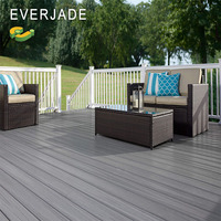 Carreaux carrés en bois de bateau bon marché pour piscine extérieure Revêtement de sol antidérapant Composite bois-plastique Pont en teck synthétique marin recyclable long