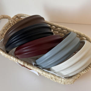 Serre-tête large en cuir PU couleur unie, style minimaliste et irrégulier, pour femme - Product Image 1