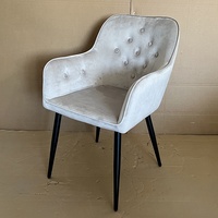 Fauteuil de loisirs moderne de luxe en velours capitonné avec accoudoirs, pieds en chrome doré, revêtement en poudre et éponge pour mobilier de salon
