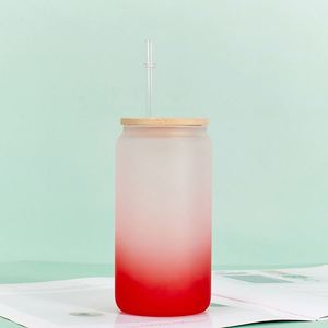 Vaso de Vidrio Reutilizable para Bebidas de 20oz, con Acabado Esmerilado Degradado, Tapa de Bambú y Pajita - Product Image 2