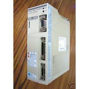 Servoaccionamiento Omron R88D-UA08HA 200W 200V CA para servomotores - Product Image 1