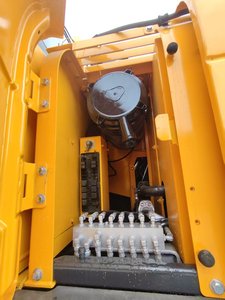 Excavatrice sur chenilles Hyundai 220LC d'origine, machine de construction Hyundai 220LC d'occasion, faible nombre d'heures de travail, vente en promotion - Product Image 6