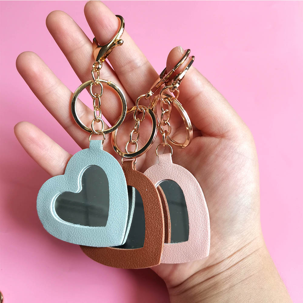 espejo en forma de corazón