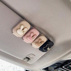 Cartoon konijnen auto brilhouder creatieve autohouder brilhouder auto zonneklep zonnebril kaartclip voor vrouwen - Product Image 1