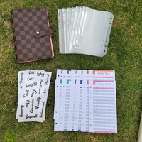 Carnet de budget A5/A6 en cuir PU avec logo personnalisé, reliure spirale, motif quadrillé et enveloppes pour espèces – Vente en gros