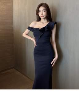 Robe de <span class=keywords><strong>soir</strong></span>ée sirène haut de gamme à une épaule Teinte en fil Style sophistiqué Hébergement des réunions annuelles avec une robe ressemblant à une célébrité - Product Image 2