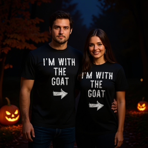 T-shirt de costume de couple pour Halloween « Je suis avec la chèvre » - Product Image 3