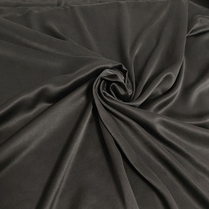 Tessuto in Raso di Seta 19 Momme Lavato a Sabbia 100% Pura Seta Colore Nero per Confezionamento Abiti - Product Image 5