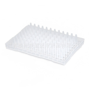 Placa de 96 pocillos con borde de plástico de grado laboratorio para uso en PCR de Jiangsu Kangmeng Medical PCR - Product Image 1