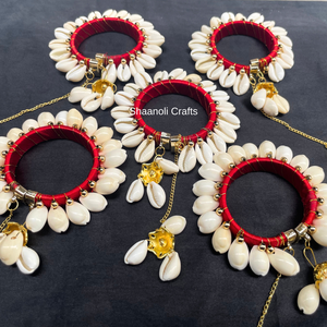 Brazaletes de hilo de seda hechos a mano con Latkan Cowrie Shell Brazaletes con metal Moti Work para mujer Joyería de boda - Product Image 3