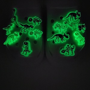 Charm per <span class=keywords><strong>Scarpe</strong></span> 3D a Forma di Osso di Dinosauro Luminosi al Buio, Decorazioni per Zoccoli, Accessori Personalizzati Fai-da-Te per Sandali, Regalo per Bambini - Product Image 5
