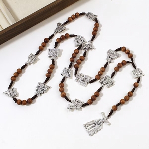Collar de rosario largo de cuentas de madera entrelazadas con diseño de imagen de Jesús y accesorios de aleación en diferentes patrones - Product Image 1