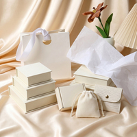 Boîte à bijoux en papier blanc avec nœud en ruban pour cartes de remerciement, colliers, bagues et boucles d'oreilles