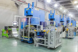 Certification CE vente directe d'usine 630KN petite machine de fabrication automatique de récipients en aluminium multi-moules
