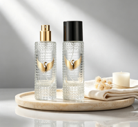 Boîte cadeau cylindrique personnalisable avec couvercle noir, flacon de parfum en verre transparent vide avec pompe pulvérisateur et design perforé, 30ml 50ml 100ml