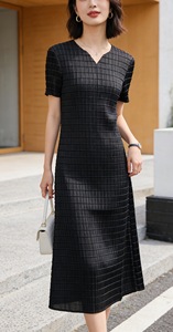 ชุดเดรสพลีททรงหลวม แขนยาว สีพื้น สไตล์มิยาเกะ รุ่นใหม่ประจำฤดูร้อนปี 2026 ไซส์ใหญ่ ขายส่งเสื้อผ้าจำนวนมาก - Product Image 3