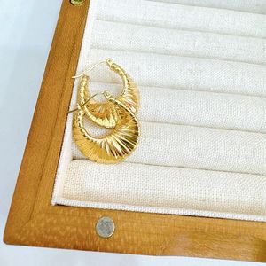 Pendientes Xinfly en Forma de U con Diseño de Ola en Oro de 18K, Au750, Auténticos, Resistentes, Versátiles, de Alta Gama y Lujo para Mujer, para Boda o Regalo - Product Image 5