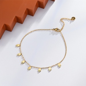 Colliers pendentifs raffinés en acier inoxydable avec breloques croix, cœur, étoile, feuille – Ensemble de bijoux unisexe pour usage quotidien - Product Image 4