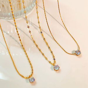 Collana con Ciondolo Minimalista <span class=keywords><strong>in</strong></span> Acciaio Inossidabile 316L Placcato <span class=keywords><strong>Oro</strong></span> 18K Antiossidante con Zirconia Cubica Solitaria per Donna - Product Image 2