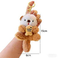 Porte-clés et pendentif de sac en peluche douce en forme de loutre de dessin animé