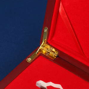 Boîte à bijoux en bois personnalisée, rectangulaire, gravée, emballage général - Product Image 1
