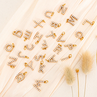 Collier Pendentif Alphabet en Perles Plaqué Or 18K, Acier Inoxydable Étanche, 26 Breloques Lettres Initiales pour la Fabrication de Bijoux (Vente en Gros)