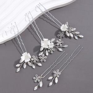 Parure de pinces à cheveux romantiques pour mariée, style bohème, faites à la main, accessoires dorés avec fleurs en argile polymère, perles et cristaux - Product Image 1