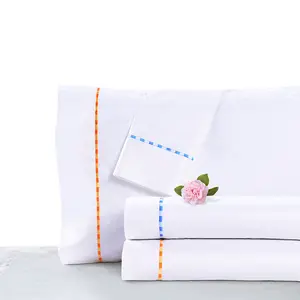 100% ผ้าฝ้ายสีขาวสำหรับแผ่นเตียงเย็บปักถักร้อยแผ่นชุดเครื่องนอนผ้าฝ้ายผ้าปูที่นอน