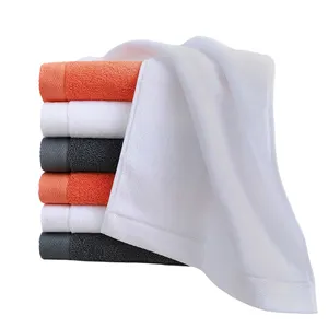 Set di asciugamani da bagno di colore personalizzato regalo in pile di corallo morbido assorbente per il viso asciugamano sportivo da bagno
