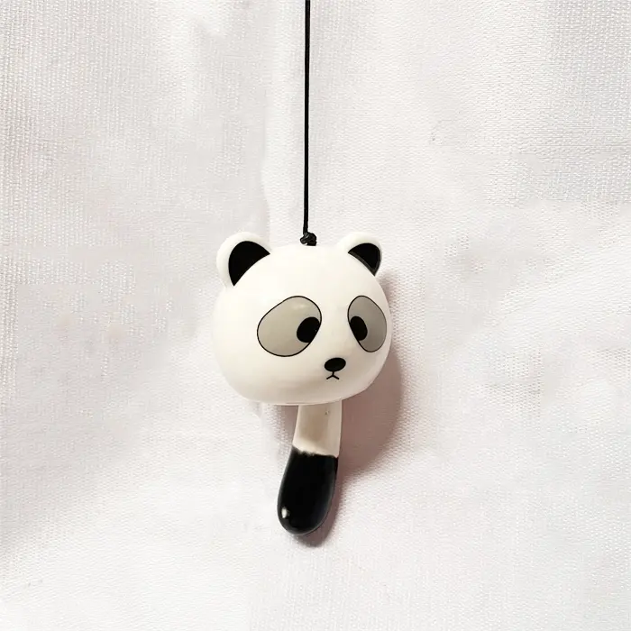 Céramique peinture à la main panda vent suspendus ornements de cloche