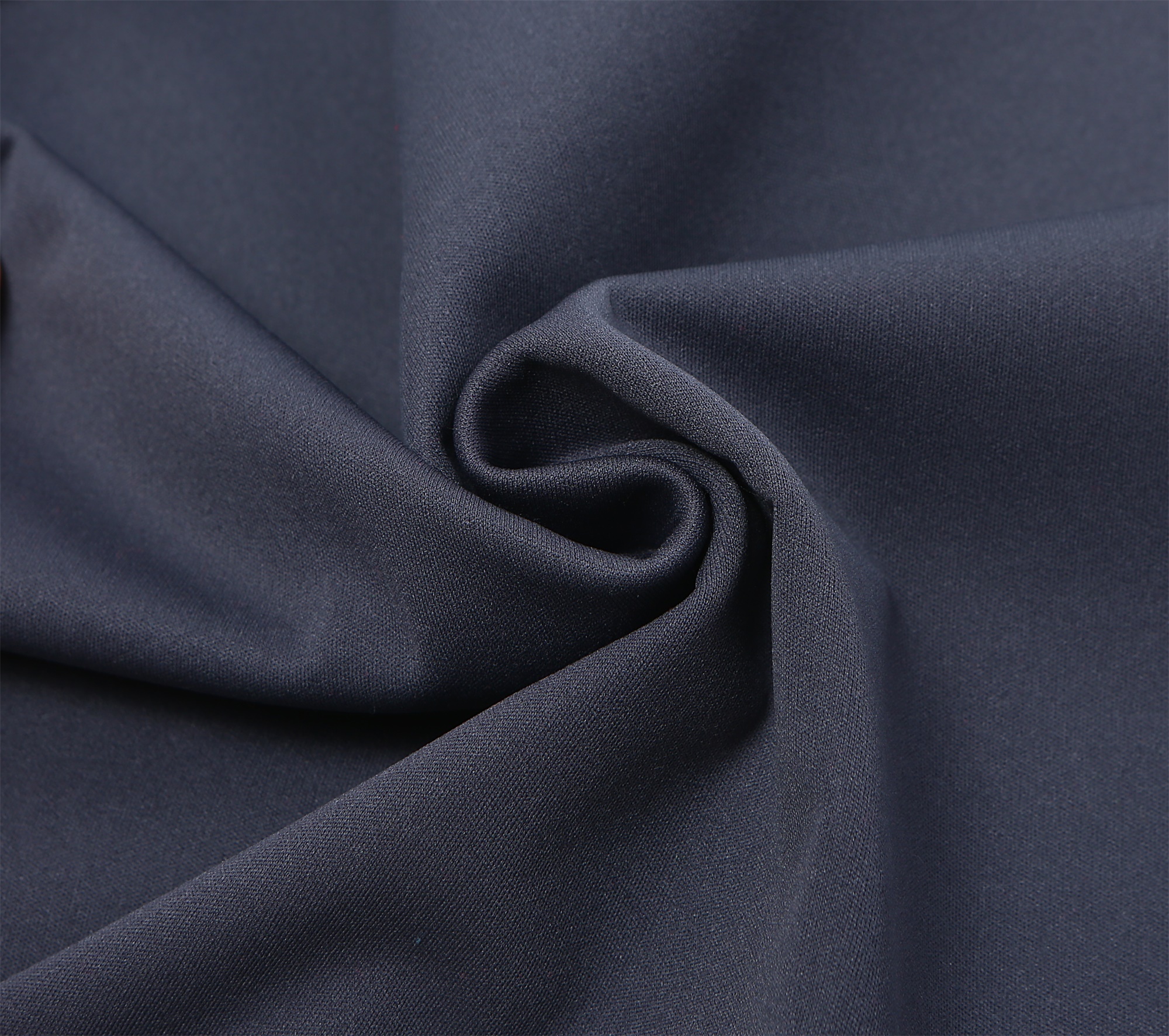 สีเทาเข้ม