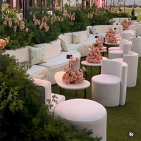 Ensemble de meubles de restaurant de luxe NIKA, meubles en bois blancs ronds pour banquet d'hôtel, canapé avec coussin en velours, chaises