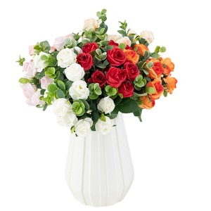 Ramo <span class=keywords><strong>de</strong></span> Rosas Artificiales Realistas <span class=keywords><strong>de</strong></span> Plástico, Pequeño, para Pascua, Exteriores, Parques, Cajas <span class=keywords><strong>de</strong></span> Flores, Arreglos Florales, Plantas Decorativas, Venta al Por Mayor - Product Image 2