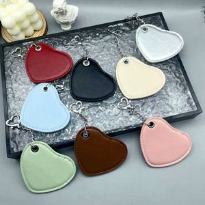 Llavero de Corazón de Piel Sintética, Colgante Multifuncional Portátil, Accesorio de Regalo con Espejo para Maquillaje - Product Image 2