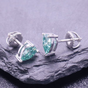 เครื่องประดับเงินแท้สำหรับผู้หญิงจากเกรซ ดีไซน์ ต่างหูทรงหยดน้ำประดับควอตซ์สีฟ้าเขียว - Product Image 3