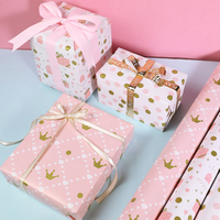 Papier d'emballage artistique rose doux personnalisable avec impression dorée métallisée pour les emballages cadeaux de la Saint-Valentin, d'anniversaire et de fêtes