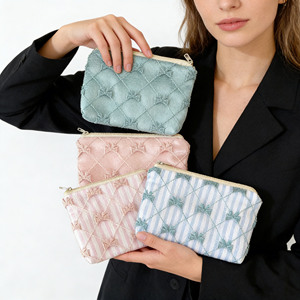 Elegante y Encantadora Bolsa <span class=keywords><strong>de</strong></span> Maquillaje Portátil con Cierre <span class=keywords><strong>de</strong></span> Encaje Floral para Mujer, Ideal para Guardar Monedas y Cosméticos - Product Image 1