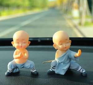 Креативная скульптура из смолы для маленького монаха кунг-фу, ручная роспись, художественный Милый Забавный Ароматерапевтический орнамент - Product Image 2