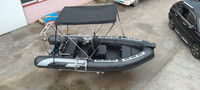 Bateaux à nervures de luxe de 4.7m Bateau gonflable en fibre de verre PVC de 1.2mm pour le surf Ensemble combiné de moteurs de bateaux d'activités de plein air du fabricant
