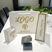 Sac cadeau en papier couché imprimé avec logo personnalisé, emballage de bijoux avec poignée, sac en papier d'emballage de luxe pour les petites entreprises